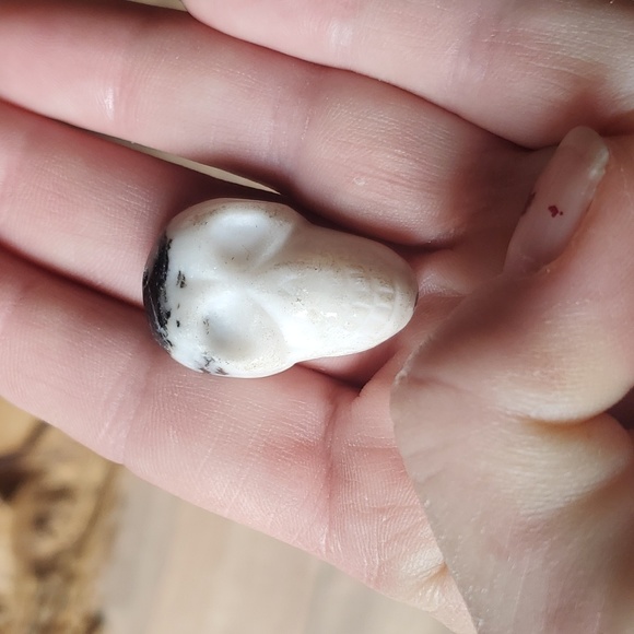 New Carved Black and White Zebra Jasper Skull Pendant. - Picture 11 of 12